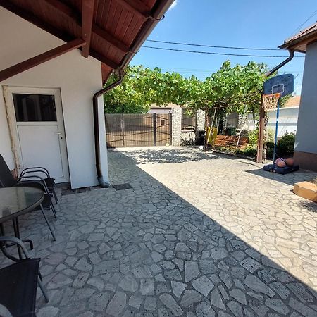 شقة Cozy, Quiet & Family Friendly In أراد الغرفة الصورة