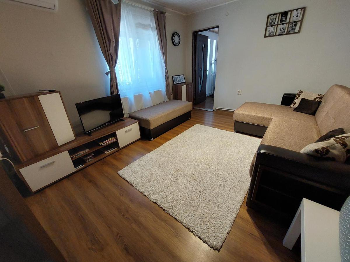 شقة Cozy, Quiet & Family Friendly In أراد المظهر الخارجي الصورة